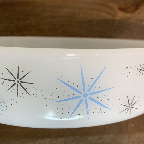 Vintage MCM Glasbake Milk Glass Atomic Starburst Pattern Circular Casserole Dish - Picture 3 of 6